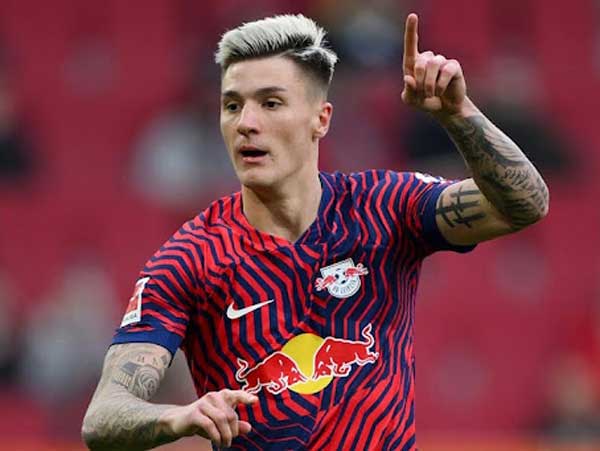 Các s?liệu thống kê v?Benjamin Šeško ch?ra rằng anh thắng trung bình 2.5 pha không chiến mỗi trận